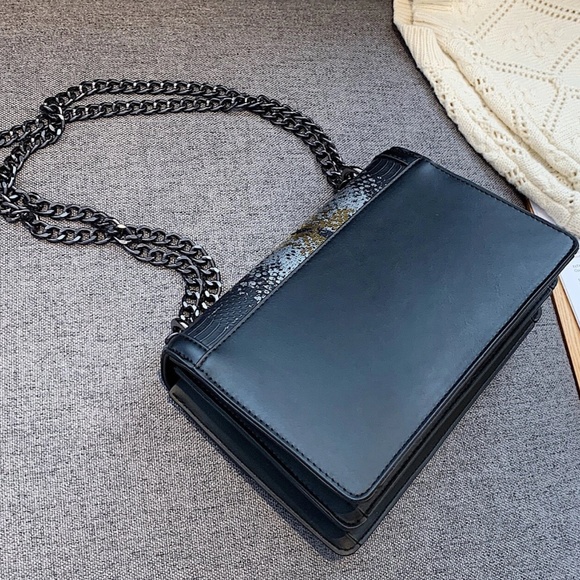 Luxe Vegan Leather Snakeskin Medium Size Shoulder Crossbody Bag - Picture 9 of 12